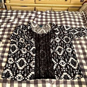 Super cute elbow length sleeved top!